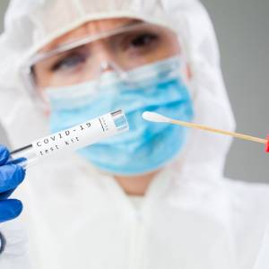 Nowy wariant koronawirusa! Trafił już do naszych sąsiadów. Czym wyróżnia się Omikron?