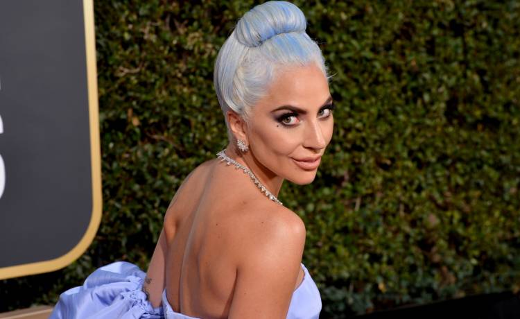  Lady Gaga. Pokojówka wystawiła na aukcję jej legendarną suknię