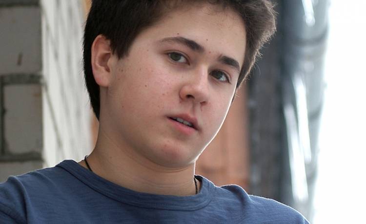 Sergiusz Żymełka nie do poznania na nowym zdjęciu. Tak dziś wygląda Filip z "Rodziny zastępczej" [FOTO]