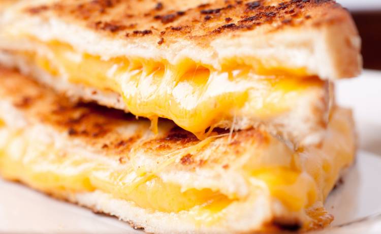 Ser mocno nas uzależnia! Wiadomo, skąd wzięło się do niego takie zamiłowanie