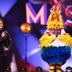 "Mask Singer". Kogut podzielił widzów. Kim jest? Najczęściej padają dwa nazwiska