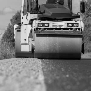 Tragedia na drodze. Walec przejechał 5-letnie dziecko. Chłopiec nie żyje