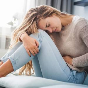 Endometrioza – cicha choroba dotykająca miliony kobiet. Na czym polega i jak się objawia?