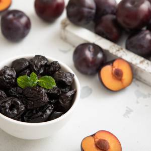 Suszone śliwki: dlaczego warto je jeść? Są istotne szczególnie przy problemach z jelitami