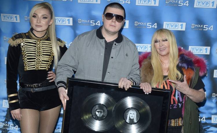 Prawdziwe nazwiska gwiazd i celebrytów. Kołek, Zmarlak, Basiura. O kim mowa?