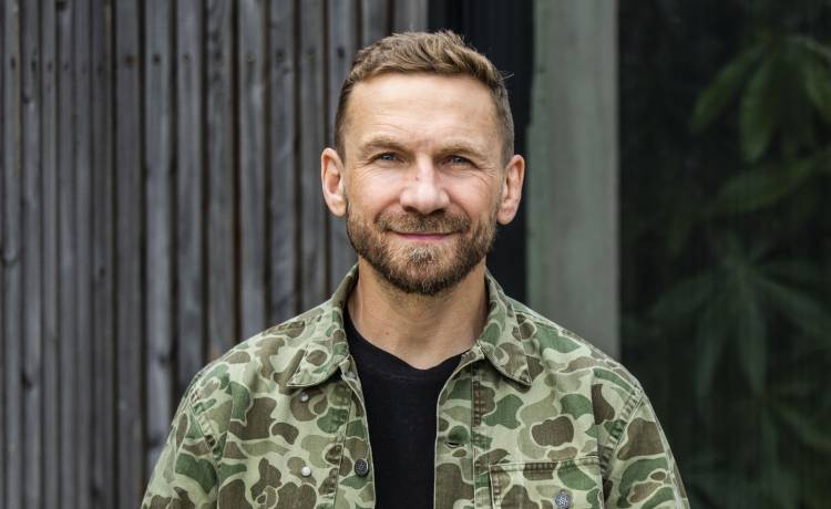 Przemysław Kossakowski znika z telewizji! Dziennikarz pożegnał się z widzami