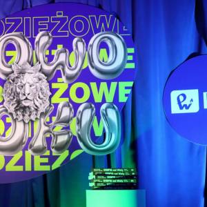 Co oznacza słowo szponcić? To Młodzieżowe Słowo Roku 2025