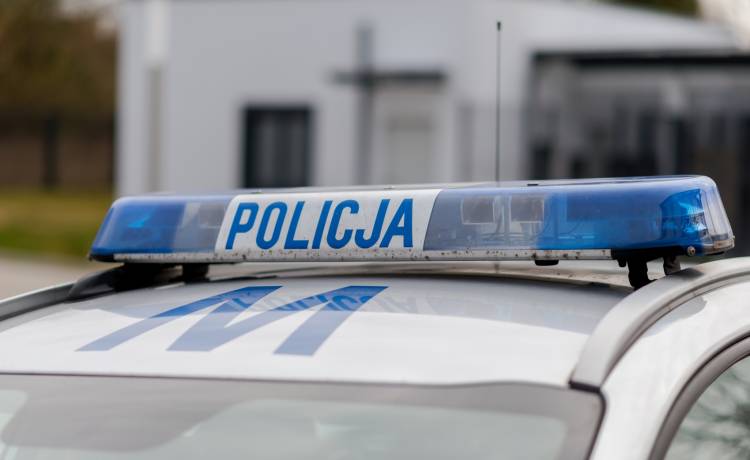 Horror na urodzinach. Solenizantka rzuciła się na męża z młotkiem kuchennym