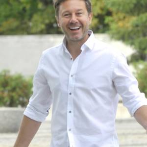 Andrzej Piaseczny niemal nago! Zdjęcie z basenu rozgrzało fanów!