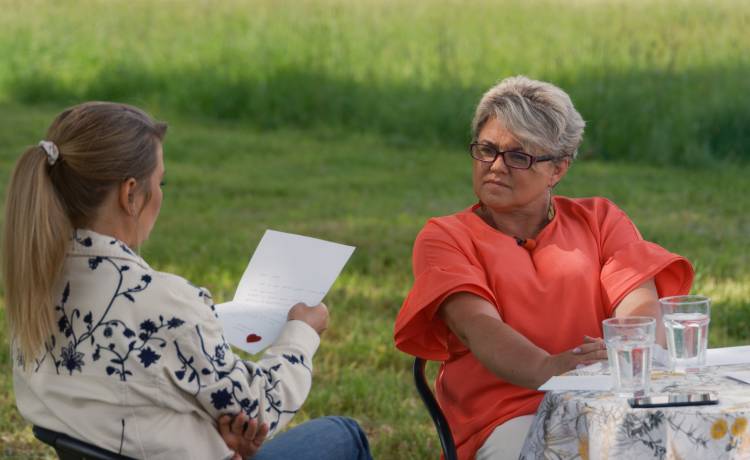 Agata z „Rolnik szuka żony 11” i Marta Manowska. Fot. materiały prasowe TVP/Piotr Matey/Fremantle