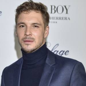 Gwiazdor "M jak Miłość" z poobijaną twarzą. Tak zaprezentował się Mikołaj Roznerski! 