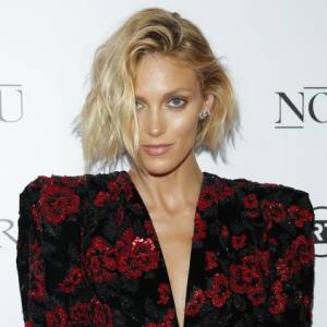 Półnaga Anja Rubik przebrała się za syrenę. Odważnie odsłania ciało