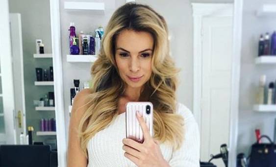 Izabela Janachowska pochwaliła się sporym brzuszkiem: "Z przodu jakby nigdy nic, ale z boku"                                 