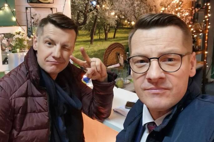 Rafał Mroczek zamienił brata w "M jak miłość"? Widzowie dostrzegli ten szczegół! "Szło rozpoznać"