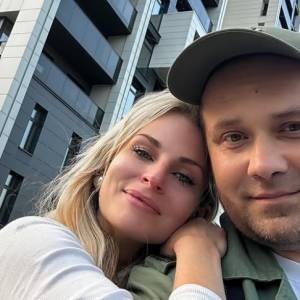 Trudne chwile u Adriana ze „Ślubu do pierwszego wejrzenia”. Mowa o kolejnej operacji