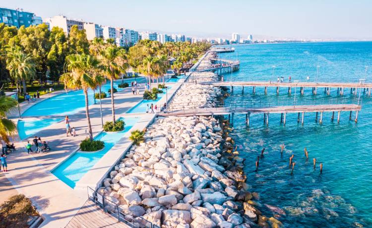 Cypr zaprasza na wakacje. Zapłaci za wszystko, jeśli zachorujesz