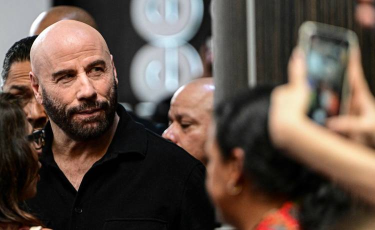 Buty Johna Travolty wywołały skandal, telewizja otrzymała karę i żąda zadośćuczynienia od aktora. Fot. MARTIN BERNETTI/AFP/East News