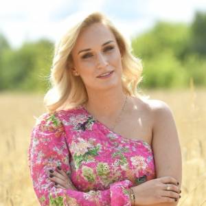  Kamila z "Rolnik szuka żony" u boku Rafała Brzozowskiego. Połączył ich telewizyjny projekt! [ZDJĘCIE]                                  