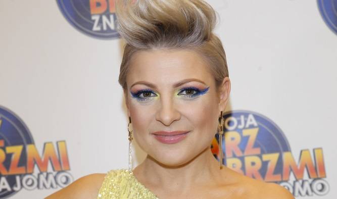 Magda Narożna odsłania wdzięki nad jeziorem. "Piękna, młoda i seksowna" [ZDJĘCIE]