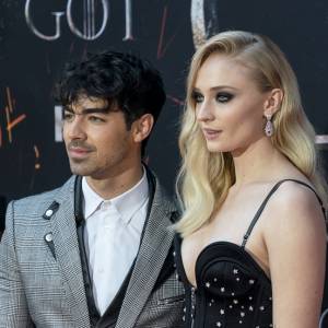 Sophie Turner przyznała, że byłaby zdrowsza psychicznie gdyby nie "Gra o tron"