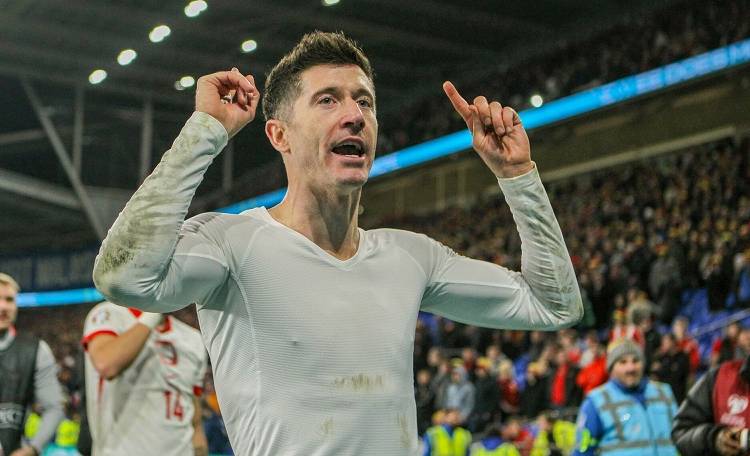 Mecz Polska-Walia. Anna i Robert Lewandowscy komentują wygraną. Opublikowali wymowne kadry!