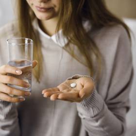 23-latka zmarła przez zażycie paracetamolu na ból zęba? Śledztwo ujawniło wstrząsające fakty