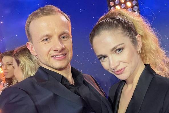 Paweł i Marta z programu: "Rolnik szuka żony" zaręczyli się! Pierścionek? Imponujący! [ZDJĘCIE]
