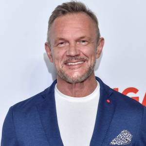 Cezary Pazura świętuje 59. urodziny! Aktor pochwalił się wysportowanym ciałem. "Zawyżasz poziom!"