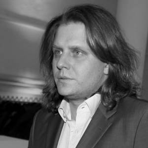 Piotr Woźniak-Starak produkował "39 i pół". Hołd dla producenta w serialu "39 i pół tygodnia"