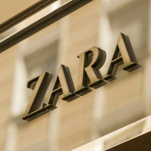 Wielka wyprzedaż w Zarze. Te ubrania kupisz teraz za grosze!