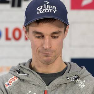 Miłość kwitnie? Wiadomo, co Marcelina Ziętek robi, gdy Piotr Żyła skacze! [FOTO]