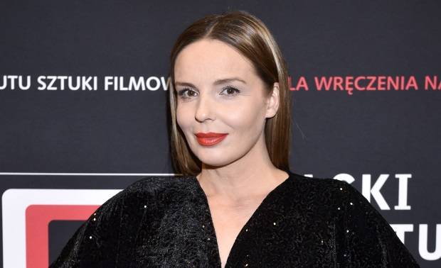 Opalona Agnieszka Włodarczyk pozdrawia z rajskich wakacji. Aktorka odsłoniła sporo ciała! [ZDJĘCIE]