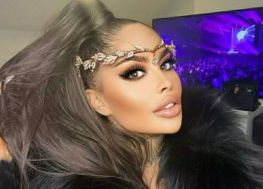 Laluna Unique eksponuje gigantyczny biust na nowym zdjęciu. W komentarzach komplementy, ale też krytyka