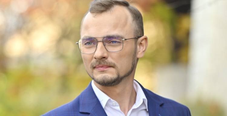 Mateusz z "Rolnik szuka żony" spotkał się z innymi uczestnikami show. Na fotografii towarzyszy mu ktoś jeszcze!