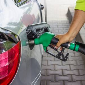 Eksperci prognozują… Spadek cen paliw jeszcze w tym roku. Kiedy dokładnie?