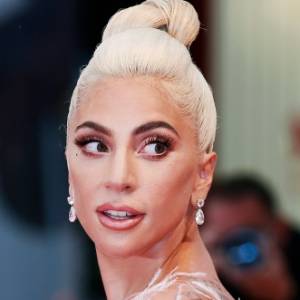 Zaskakująca metamorfoza Lady Gagi! Na MET Gali 2019 piosenkarka pojawiła się w aż czterech oryginalnych kreacjach