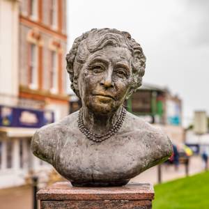 Zmiana tytułu powieści Agathy Christie. Potomek stwierdził, że tytuł mógł obrażać