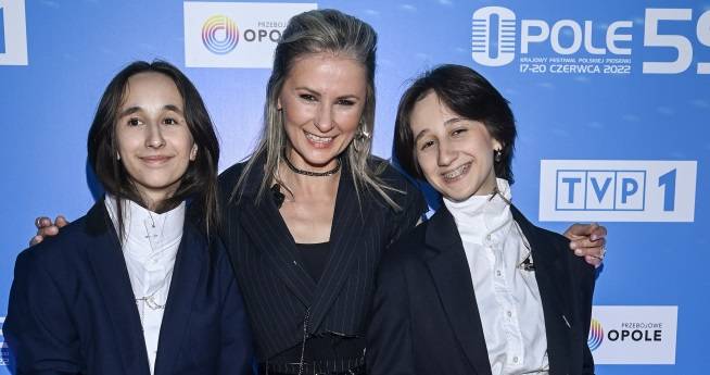 Córki Michała Wiśniewskiego z mamą na scenie. Anna Świątczak pokazała wyjątkowe nagrania! "Ale siła kobiet"