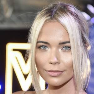 Sandra Kubicka pokazała nagi biust. Skąpy strój niewiele zasłonił [FOTO]