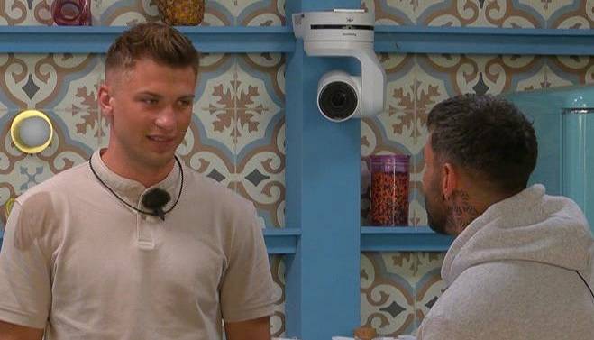 Widzowie "Love Island 9" krytykują zachowanie Adriana. "Nie ma żadnych zasad"