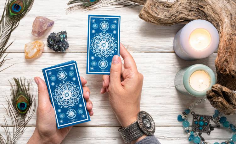 Kartą tarota na kolejny tydzień sierpnia jest Królowa Kielichów. O czym mówi?