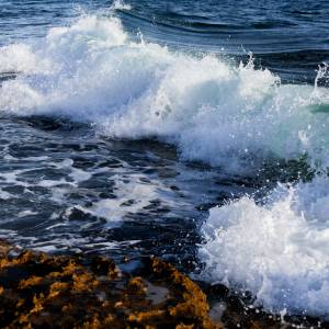 Jantar. Kapiący się turyści porwani przez wodę. Dramatyczna akcja ratunkowa