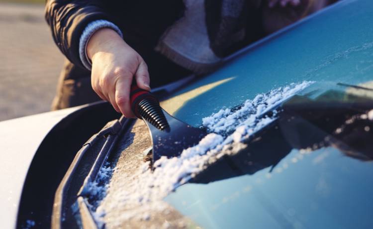 Jak szybko odmrozić szyby w samochodzie? Fot. zdjęcie ilustracyjne/Shutterstock