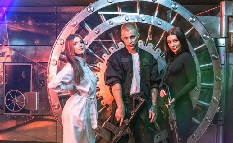 Ekipa i Roksana Węgiel podbijają Internet! "Napad na bank" hitem sieci [WIDEO]                     