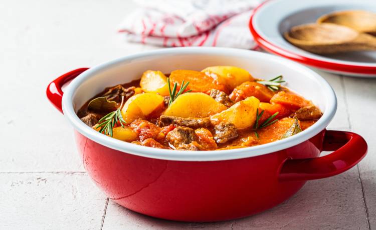 Popełniła błąd przy gotowaniu gulaszu. Poważnie się zatruła 