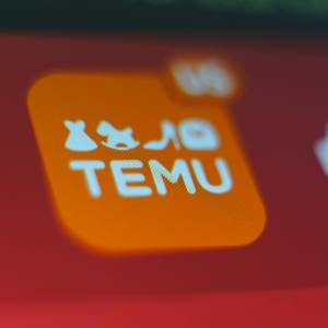 Matka ostrzega przed popularnym gadżetem. „Pojawiła się ogromna łysina” 