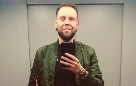 "Gogglebox". Mateusz "Big Boy" Borkowski chciał zostać księdzem? Odniósł się do plotek