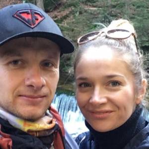 Marta Paszkin z programu "Rolnik szuka żony" prezentuje kadr z ciążowej sesji. Tak podkreśliła zaokrąglony brzuch 