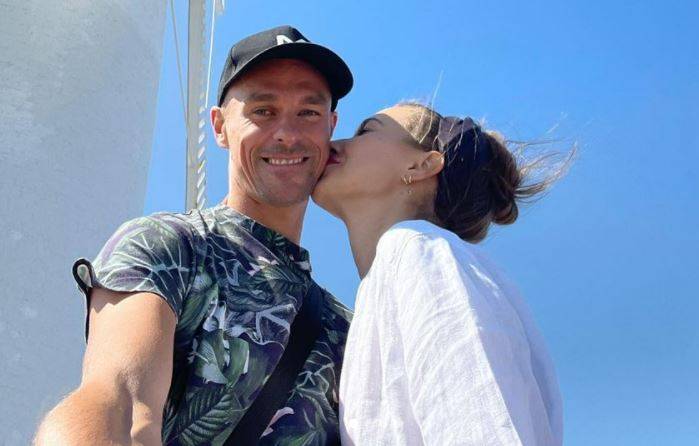 Piotr Żyła i Marcelina Ziętek nie są już razem? Nowe zdjęcia aktorki wiele wyjaśniają