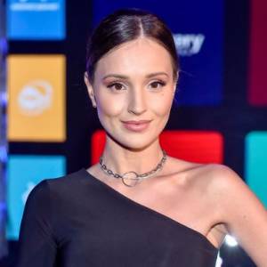 Marina Łuczenko-Szczęsna jako blondynka?! W najnowszym klipie #NEWS prezentuje się zjawiskowo!